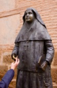 Nun with shiny finger, Santa Maria Mayor Church
