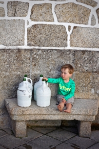 Mayhem helping to collect the water at Aguas, Castelo Branco, Central Portugal